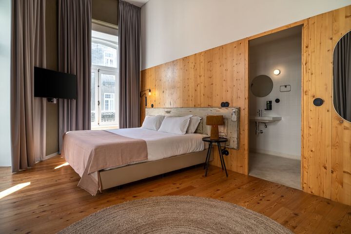 Room 49 of 74