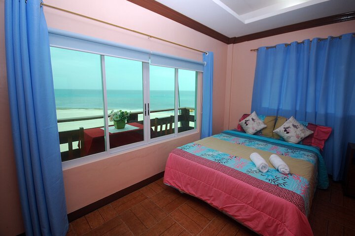 Room 4 of 28