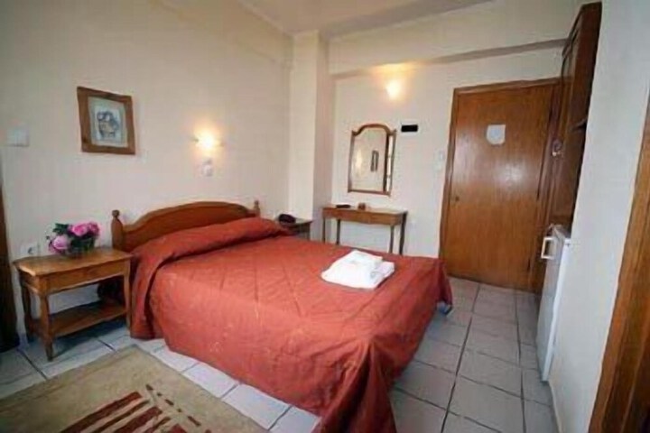 Room 9 of 27