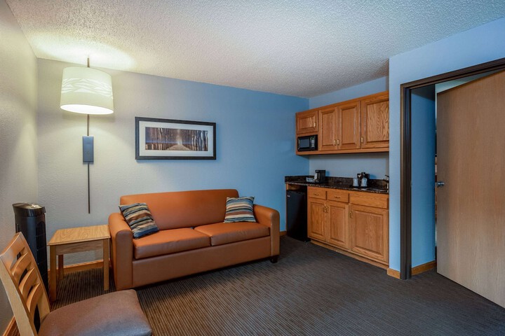 1 Queen Bed Mobility Accessible (1 of 15)