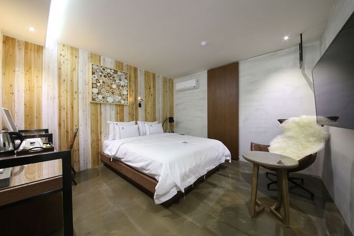 Room 32 of 70