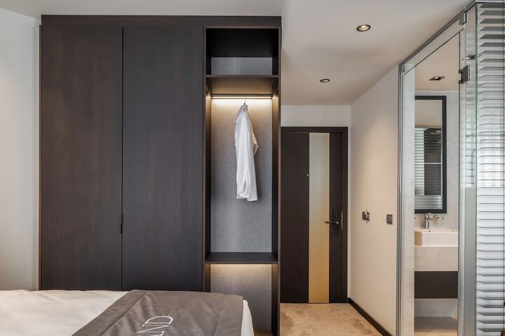 Room 9 of 48