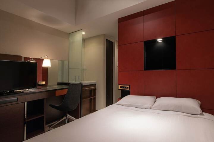 Room 8 of 42