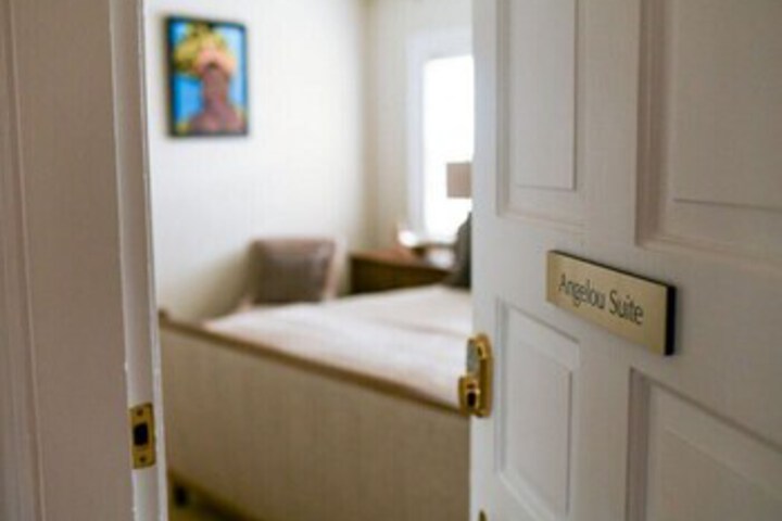 Room 33 of 48