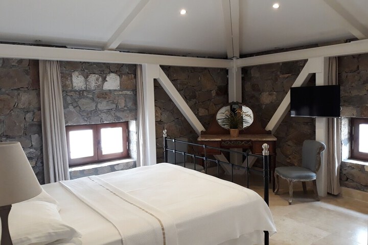Room 10 of 33
