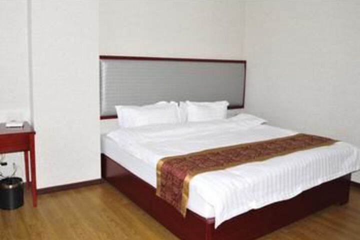 Room 10 of 40