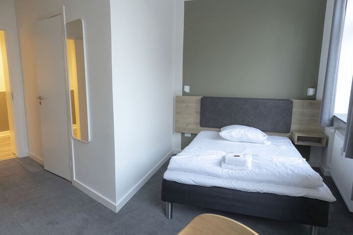 Room 15 of 36