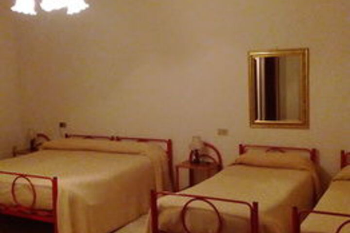 Room 6 of 24