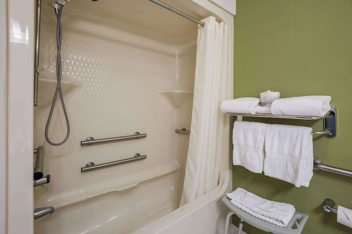 1 King Bed (3 of 11)