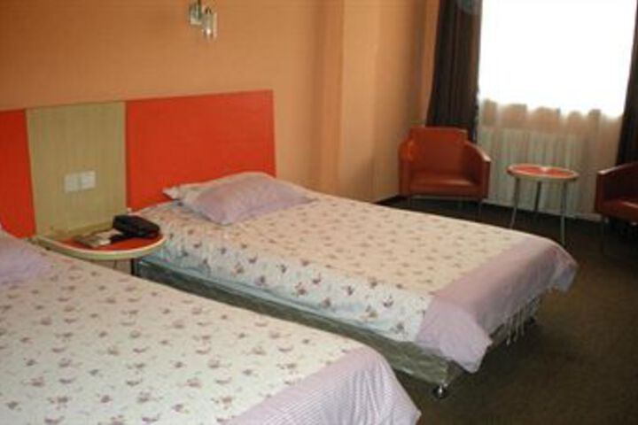 Room 8 of 9