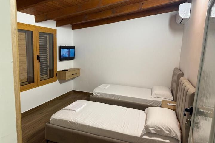 Room 9 of 62