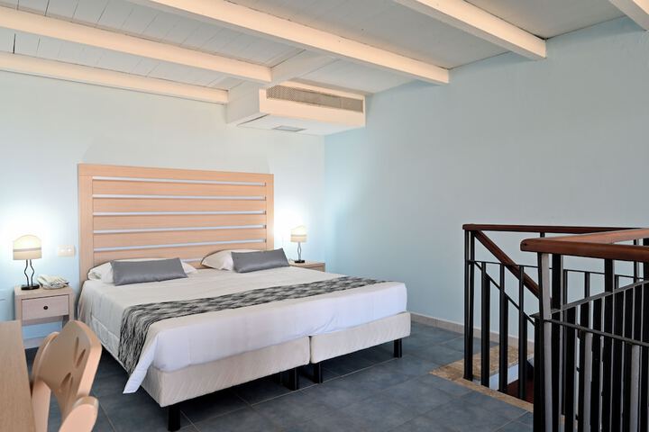 Room 42 of 117