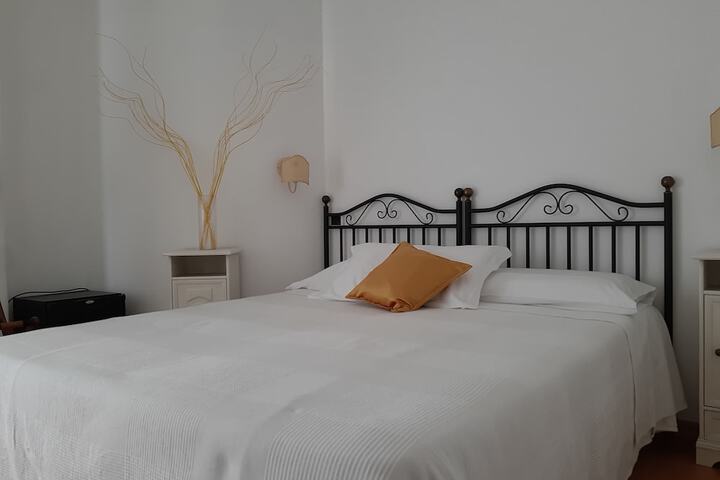 Room 2 of 67