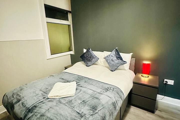 Room 4 of 13