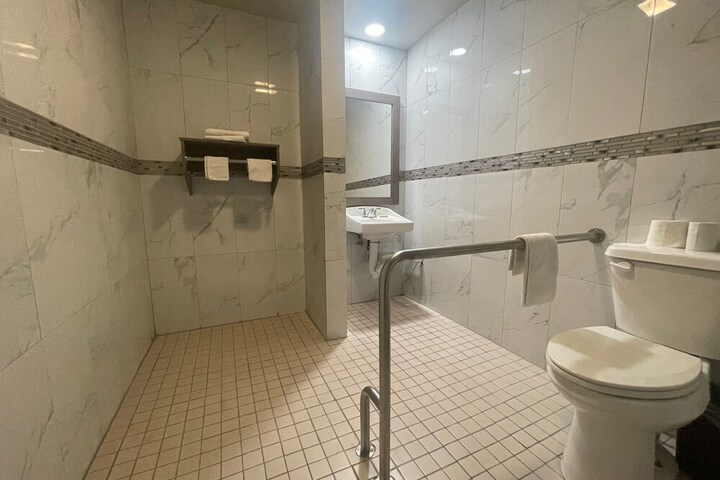 Room 13 of 21
