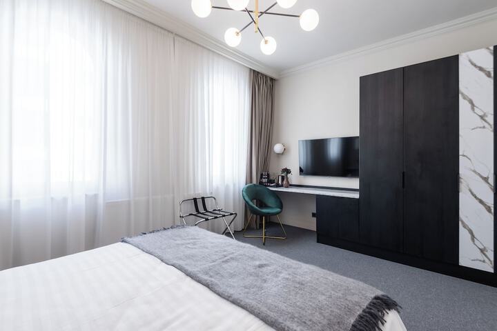 Room 83 of 208