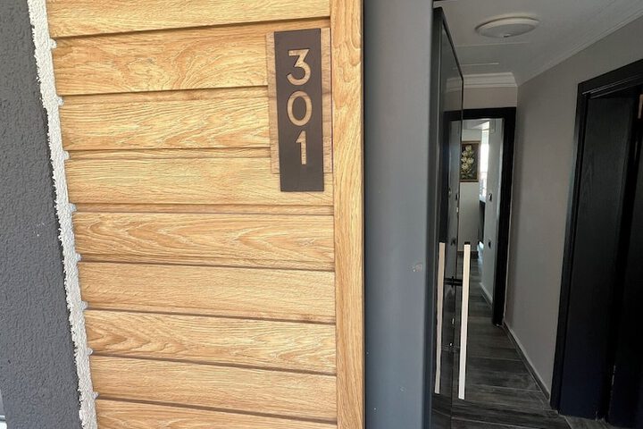 Room 2 of 66
