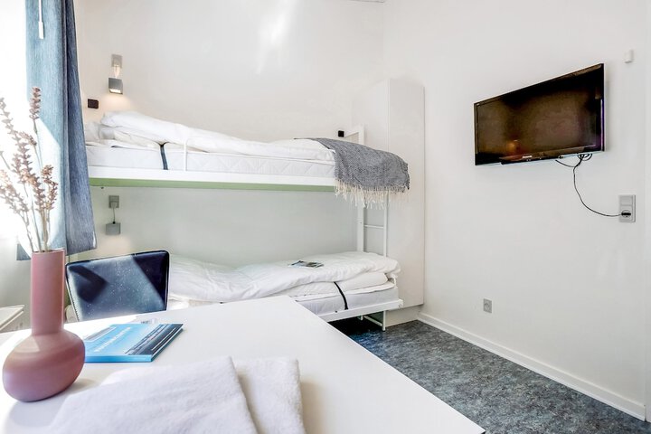 Room 15 of 33