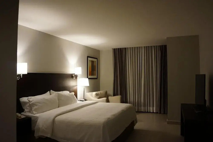 Room 2 of 7