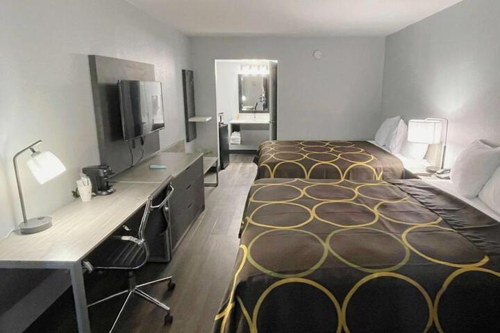 2 Queen Beds (8 of 8)