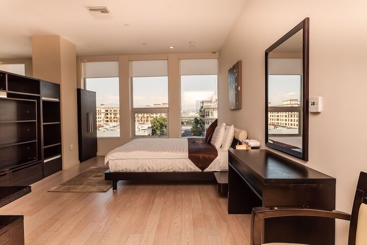 Room 13 of 32