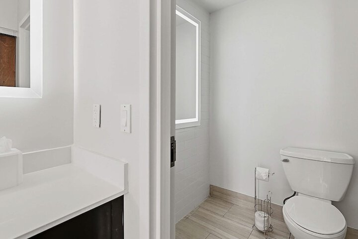 Room 52 of 65