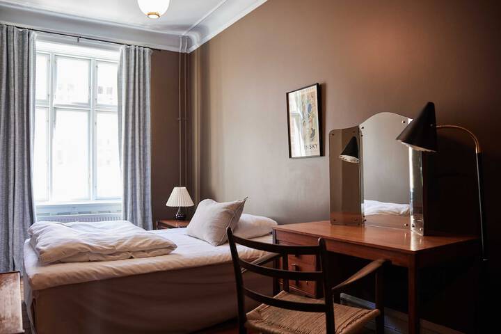 Room 9 of 35
