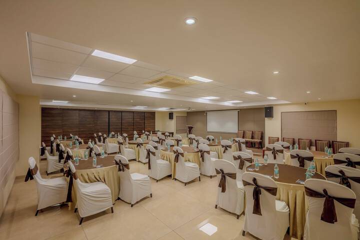 Ballroom/Hall 53 of 57