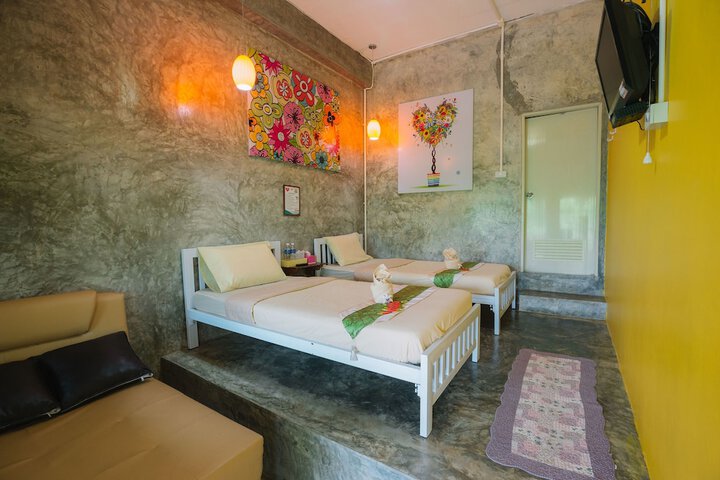Room 3 of 77