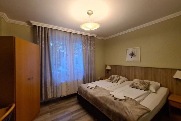Room 5 of 44