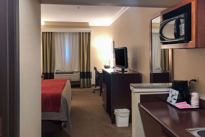 1 King Bed (6 of 16)