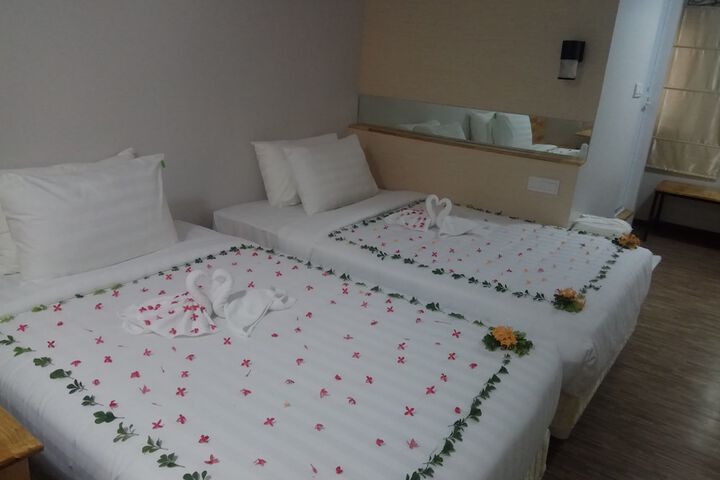 Room 11 of 34