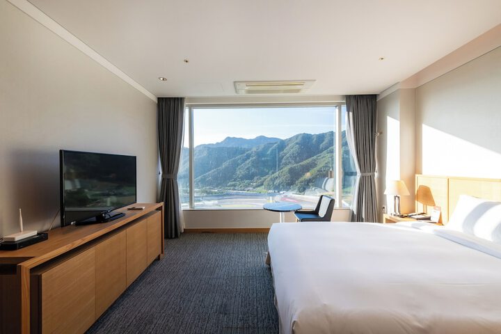 Room 30 of 100