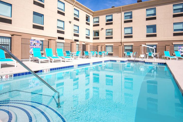 Pool 11 of 39