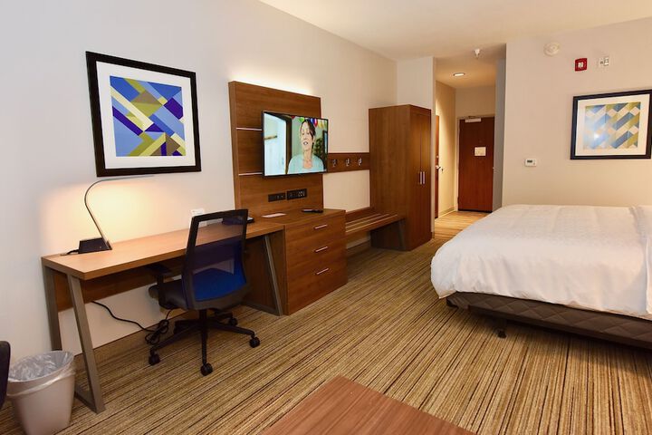 Room 6 of 45