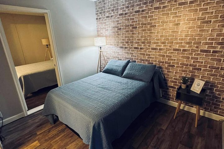Room 4 of 6