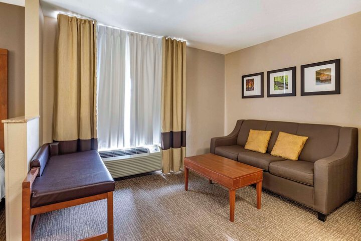 2 Queen Beds Business Room Accessible (9 of 13)