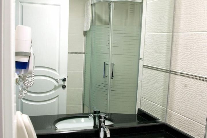 Room 11 of 21