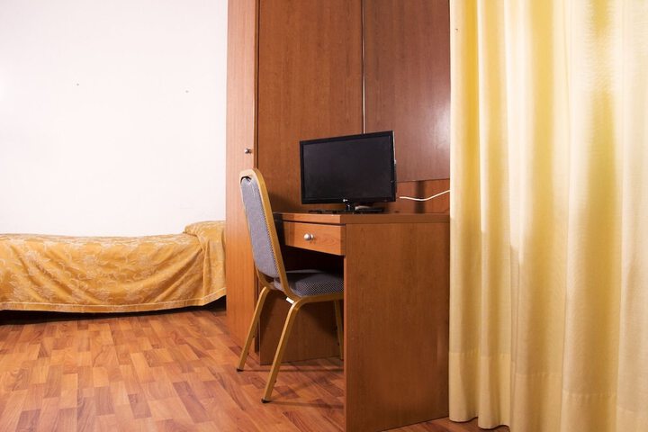 Room 13 of 81