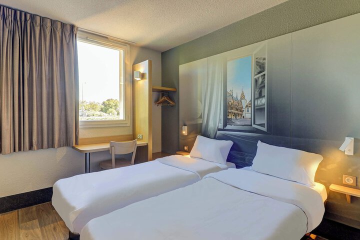 Room 16 of 36