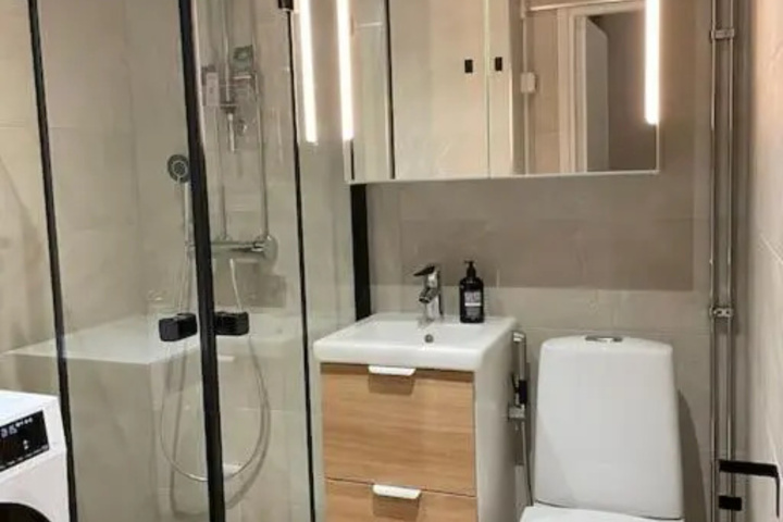Room 5 of 9