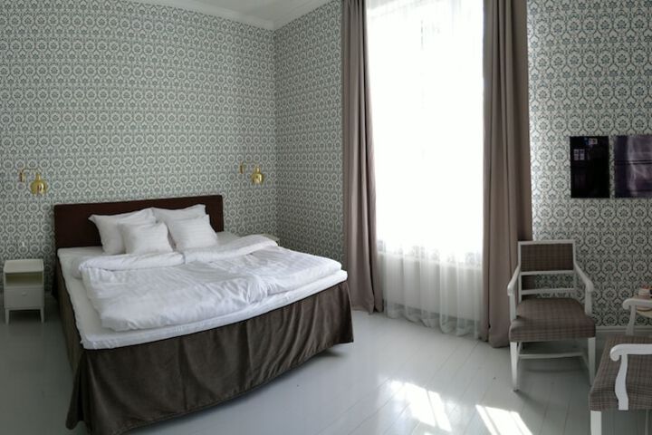 Room 18 of 76