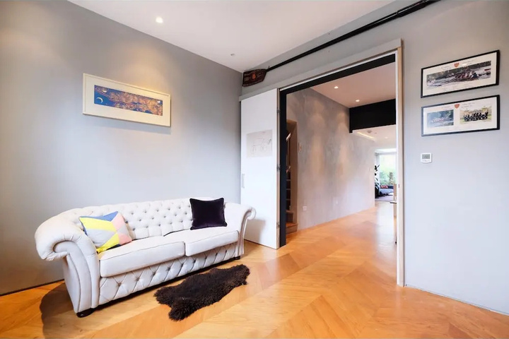 Room 2 of 19