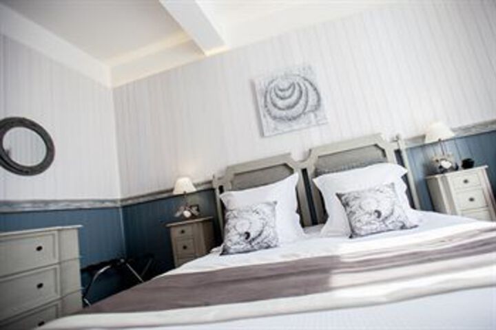 Room 13 of 27
