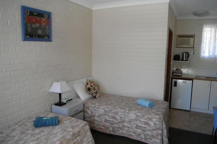 Room 6 of 15