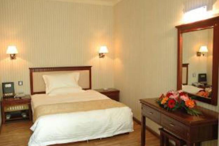 Room 6 of 6