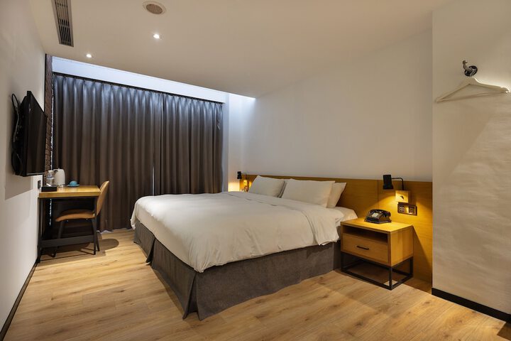 Room 32 of 151