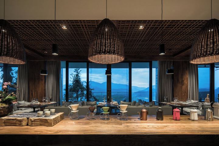 Dining 85 of 153
