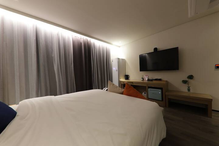 Room 28 of 64