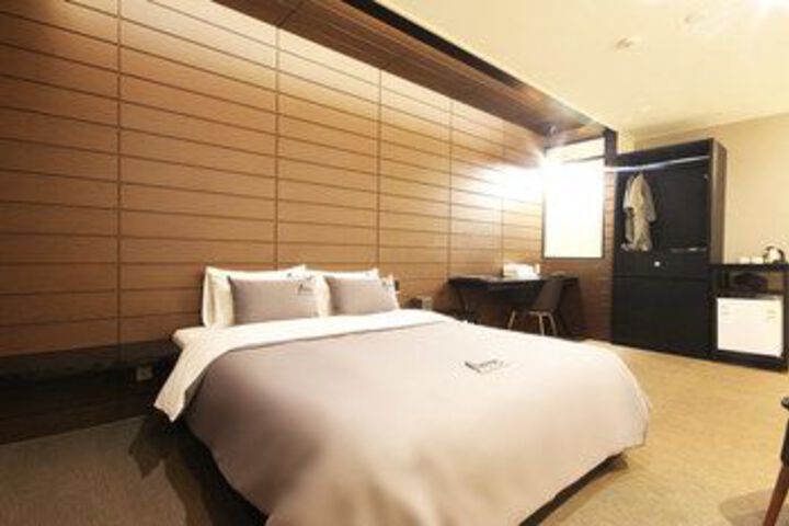 Room 28 of 51